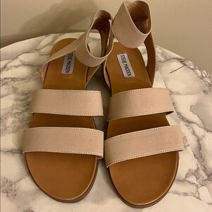 Steve Madden Effie sandal size 8.5 EUC